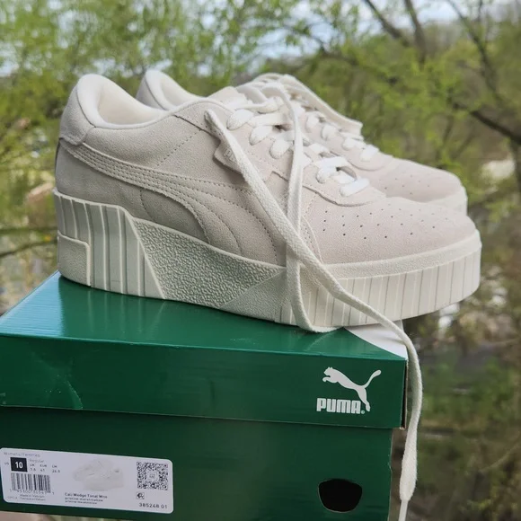 Puma wedge sneakers size 10 shop